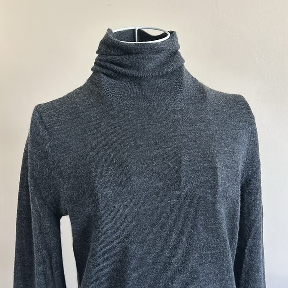 Tahari Size S Turtleneck Sweater – 100% Extrafine Merino Wool - Picture 2 of 8